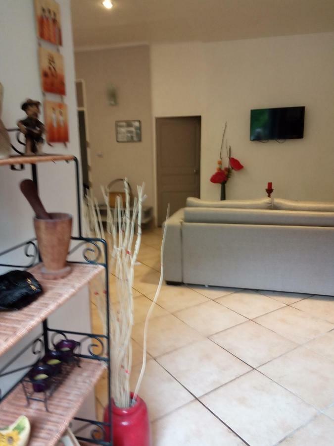Grand Studio Tout Confort Flayosc Экстерьер фото